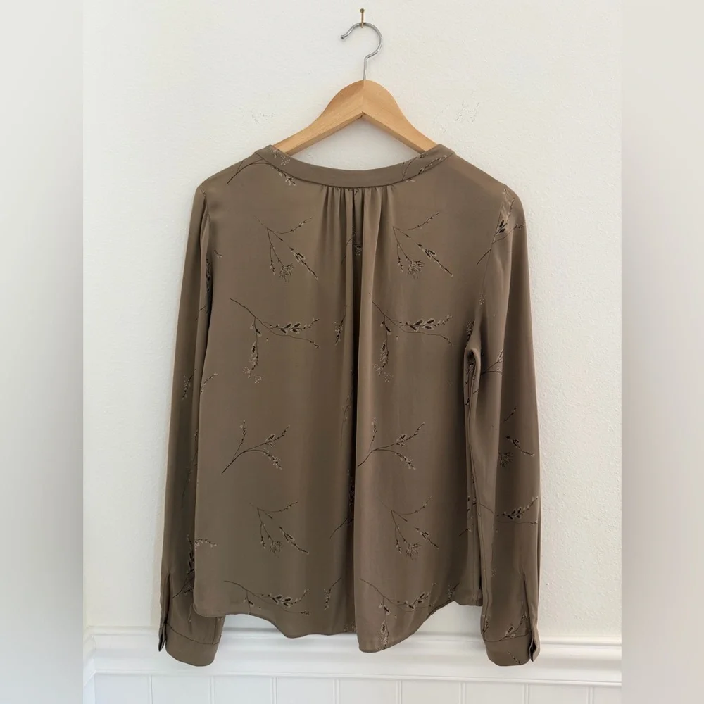 T. Babaton 100% Silk Floral Blouse - Size Small, Taupe Long Sleeve Button Front - Picture 2 of 6